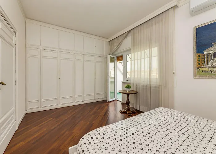 Elegante 130mq In Stile Classico Apartment Rome